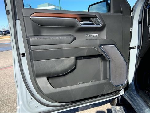 Used 2024 GMC Sierra 1500 Denali image 17