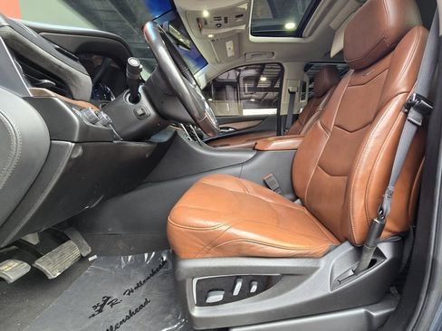 Used 2019 Cadillac Escalade Luxury image 14