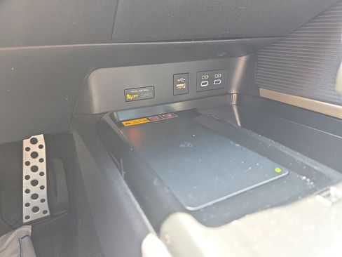 Used 2025 Toyota Camry SE FWD image 28