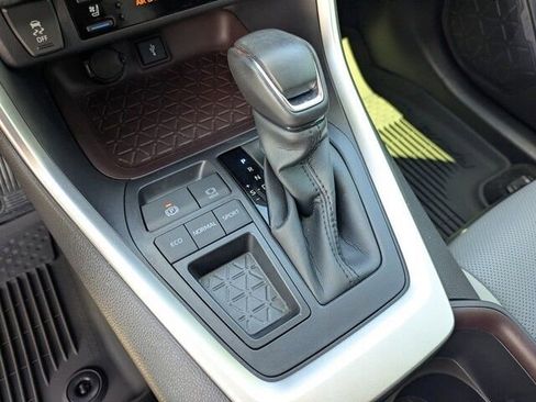 Used 2022 Toyota RAV4 Limited image 26