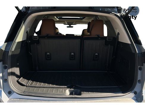 Used 2025 Nissan Pathfinder Platinum image 37