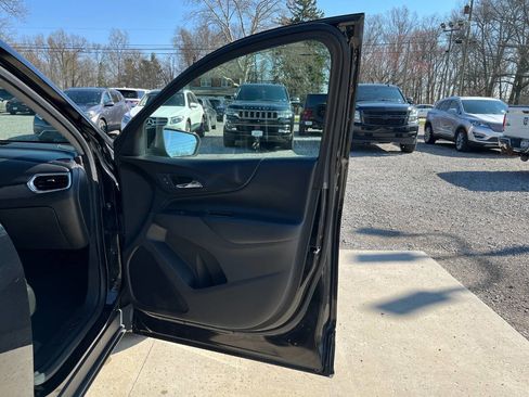 Used 2019 Chevrolet Equinox LT w/ Driver Convenience Package image 3