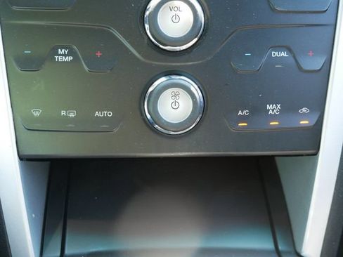Used 2014 Ford Explorer XLT w/ Equipment Group 202A AWD/4WD image 22