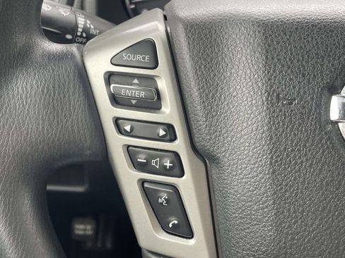 Used 2022 Nissan Titan SV image 24