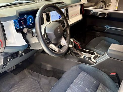 Used 2025 Ford Bronco Heritage Edition AWD/4WD image 3