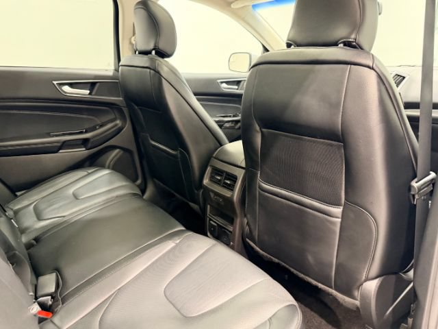 Used 2018 Ford Edge Titanium w/ Equipment Group 301A AWD/4WD image 27