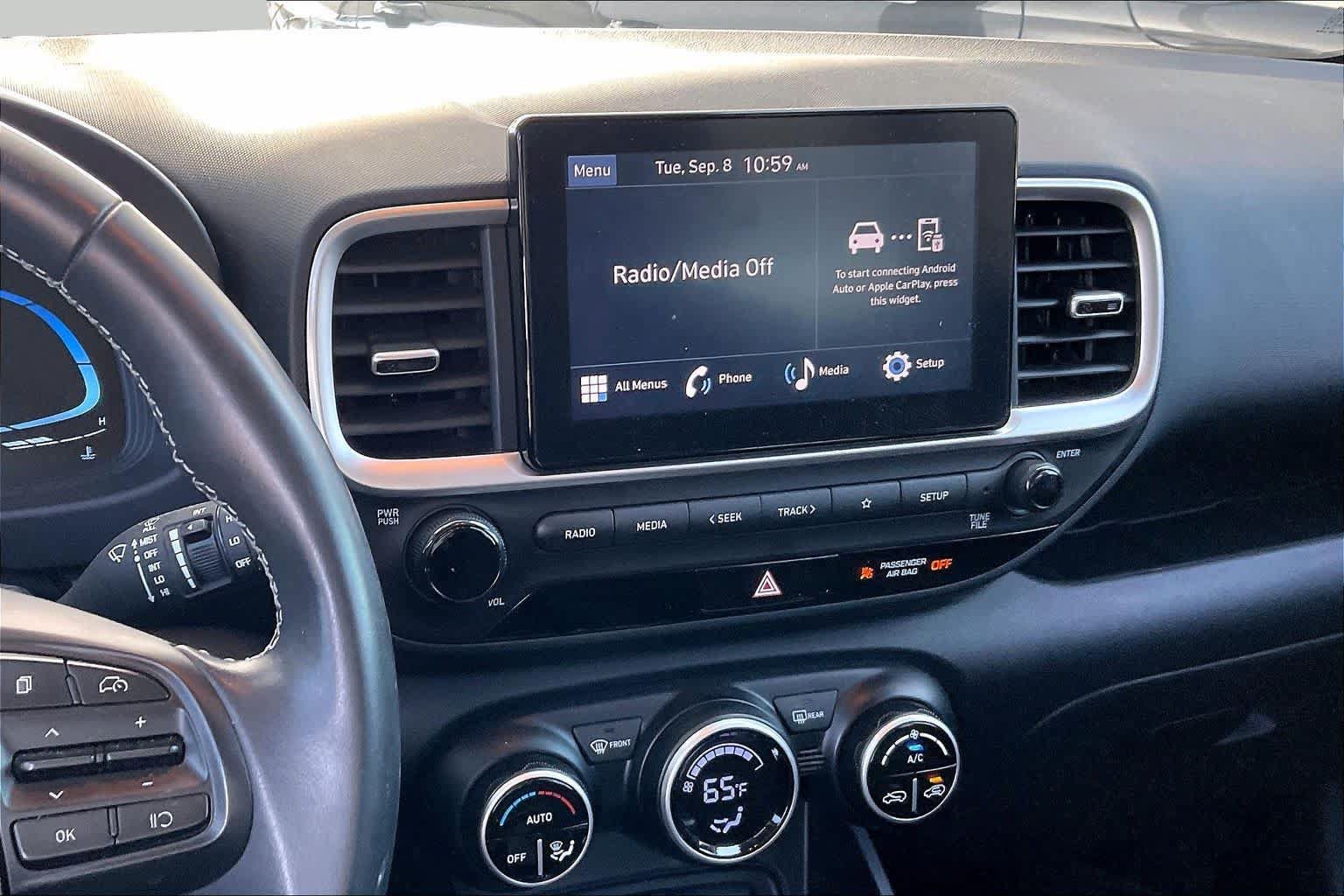 Used 2023 Hyundai Venue SEL w/ Cargo Package FWD image 7