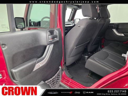 Used 2013 Jeep Wrangler Unlimited Sahara image 19