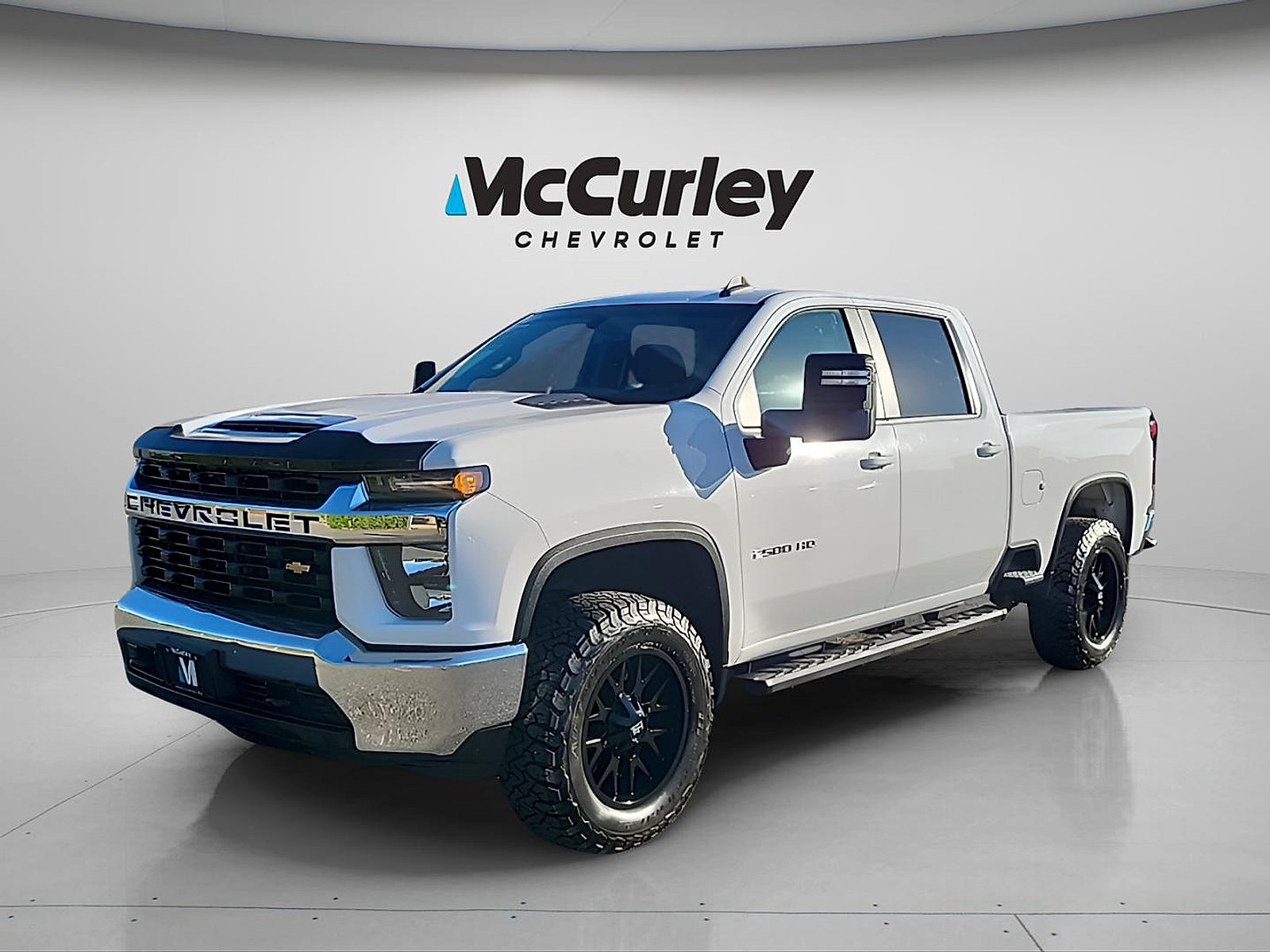 Used 2023 Chevrolet Silverado 2500 LT AWD/4WD image 3