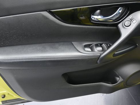 Used 2021 Nissan Rogue Sport SV FWD image 11