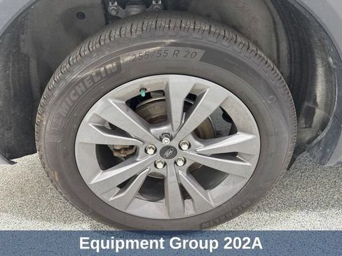 Used 2022 Ford Explorer XLT w/ XLT Sport Appearance Package AWD/4WD image 9