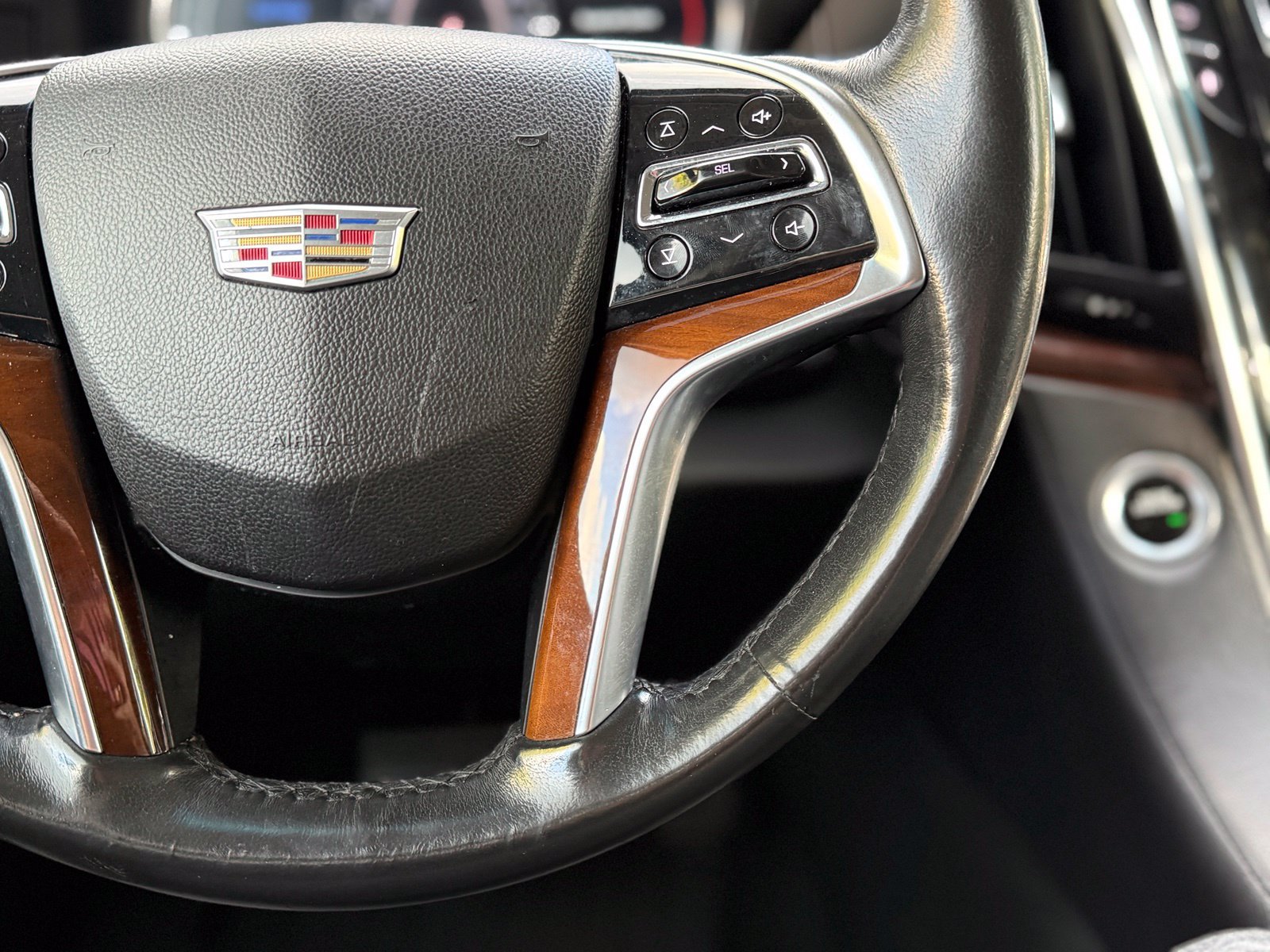 Used 2016 Cadillac Escalade Luxury AWD/4WD image 27