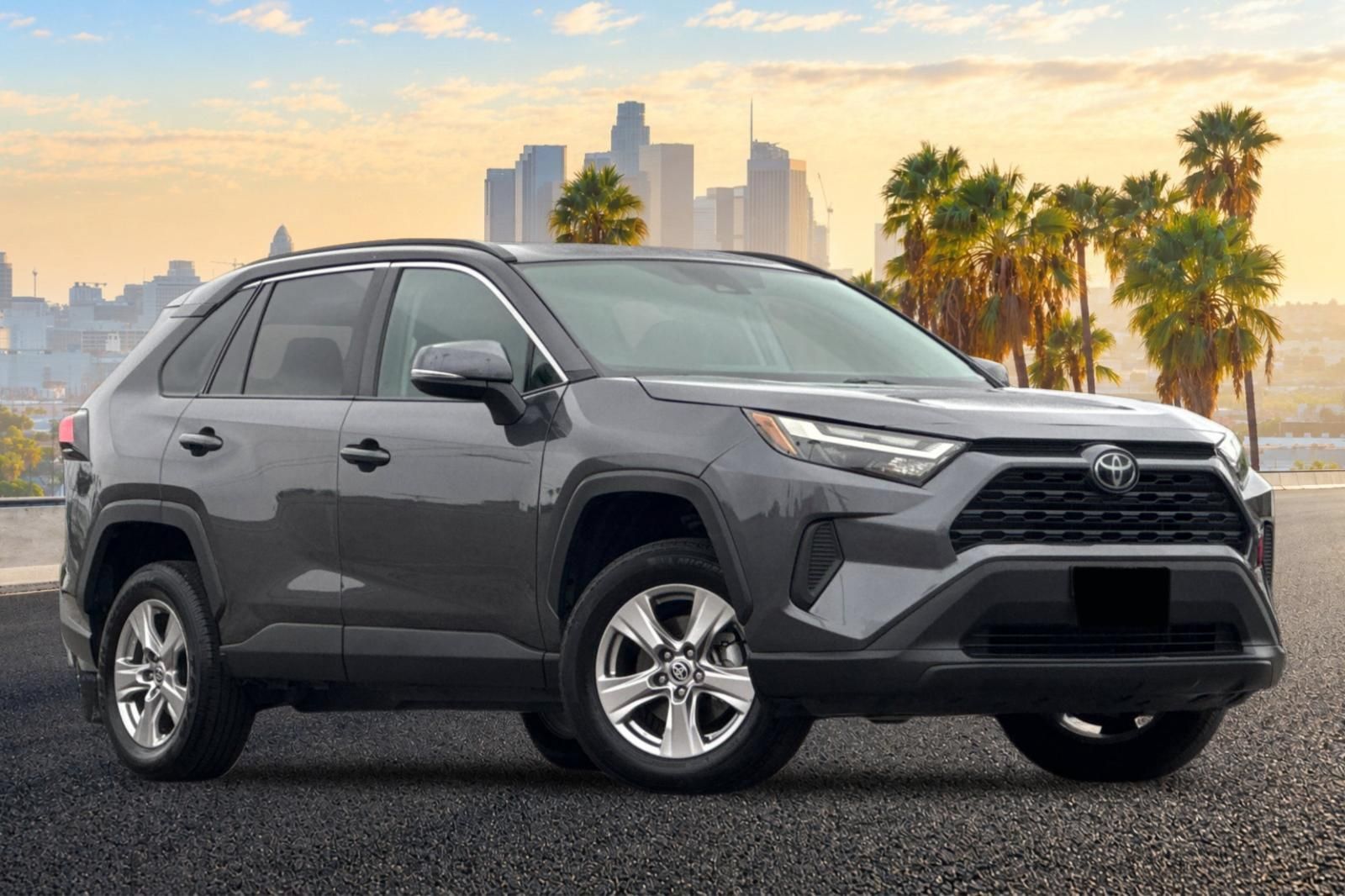 Used 2025 Toyota RAV4 XLE AWD/4WD image 2