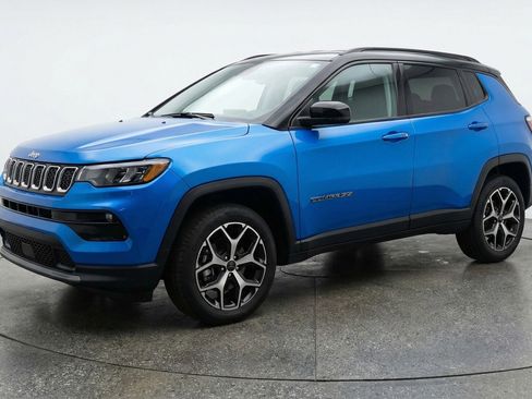 Used 2025 Jeep Compass Limited image 3