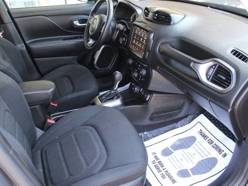 Used 2022 Jeep Renegade Latitude w/ Convenience Group AWD/4WD image 9
