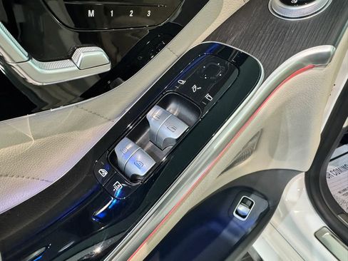 Used 2022 Mercedes-Benz S 580 4MATIC Sedan w/ AMG Line Package image 23