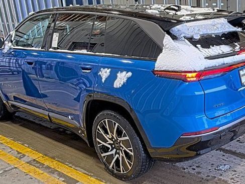 Used 2025 Jeep Wagoneer S Limited image 4