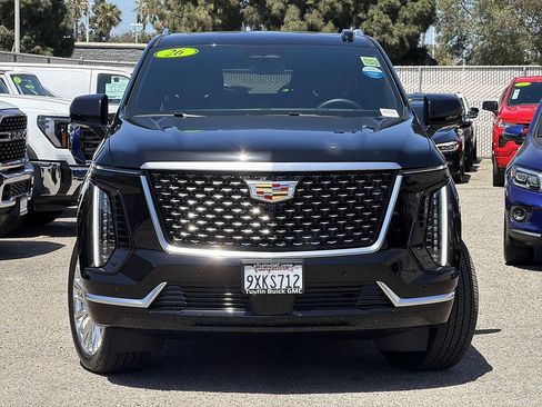 Used 2026 Cadillac Escalade ESV Luxury RWD image 2