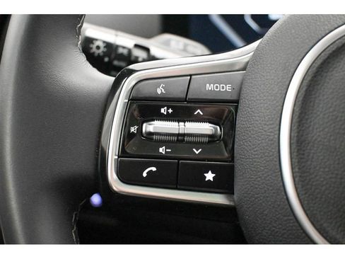 Certified 2025 Kia Sorento SX image 23