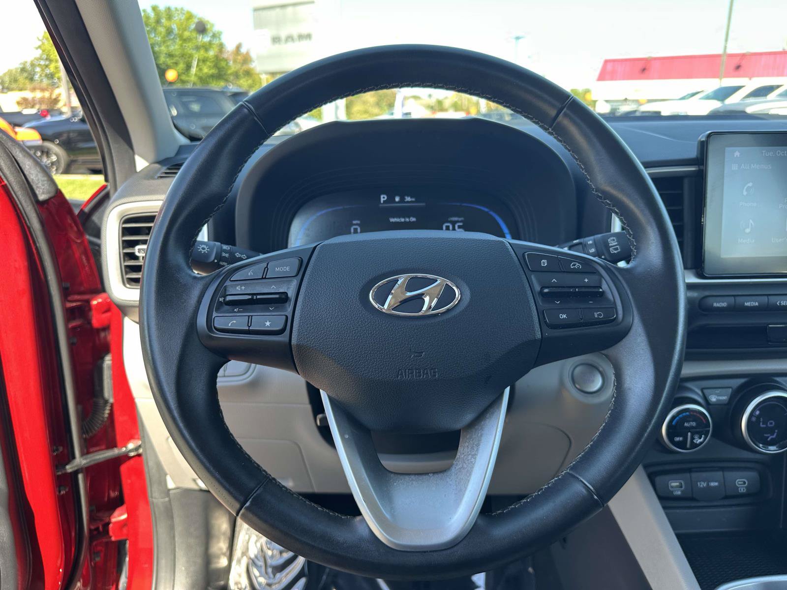 Used 2025 Hyundai Venue SEL FWD image 16