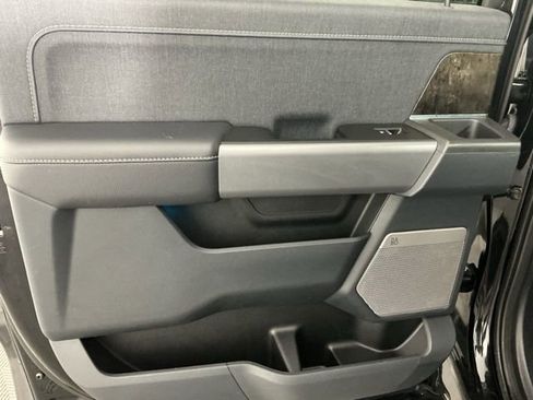 Used 2022 Ford F150 Lightning Lariat image 9