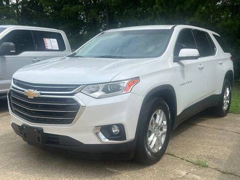 Used 2019 Chevrolet Traverse LT FWD image 2