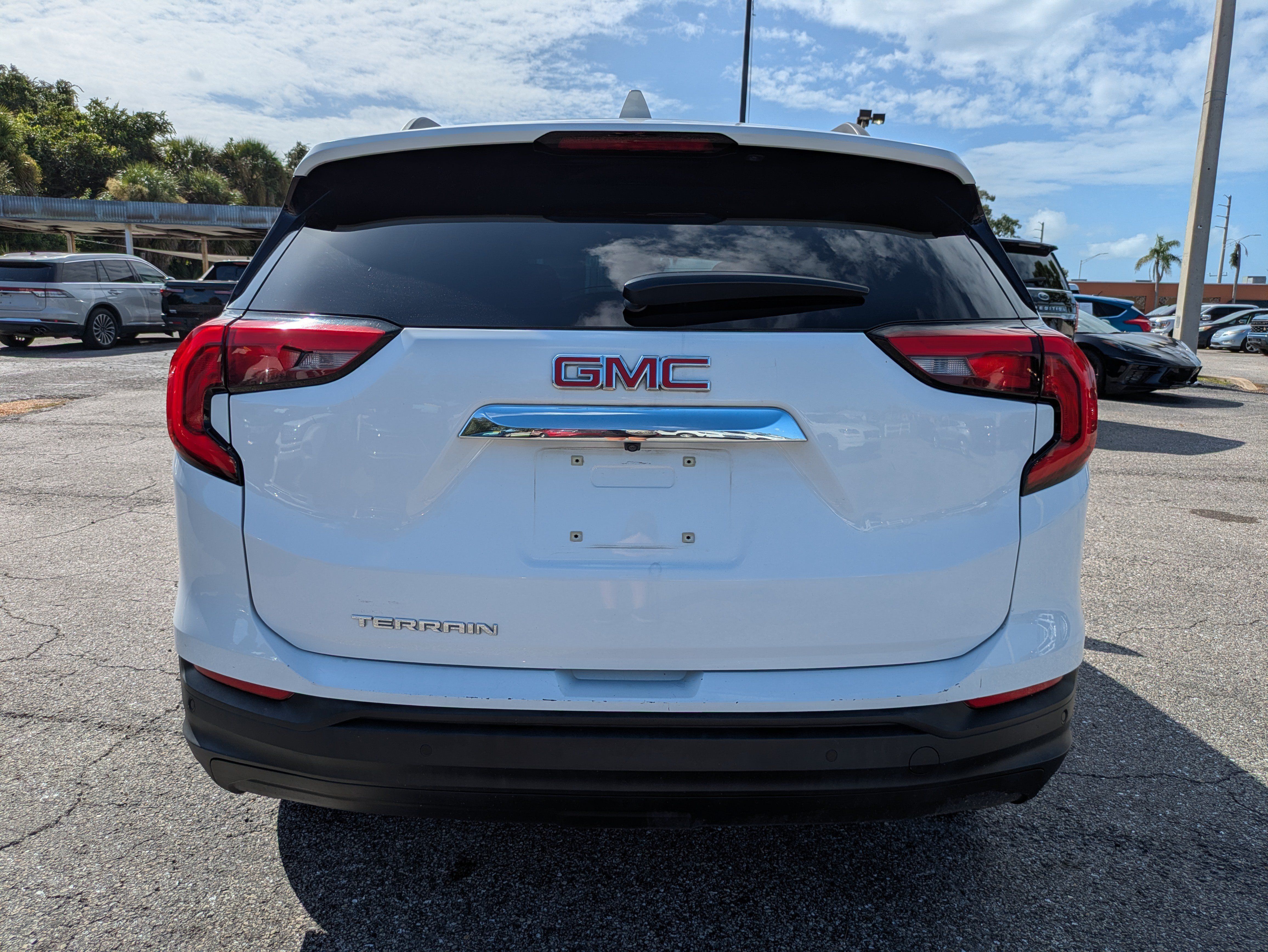 Used 2018 GMC Terrain SLE w/ Driver Convenience Package FWD image 5