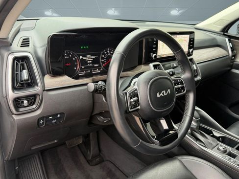 Used 2023 Kia Sorento EX w/ Panoramic Sunroof Package FWD image 4