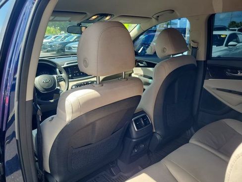 Used 2020 Kia Sorento LX FWD image 13