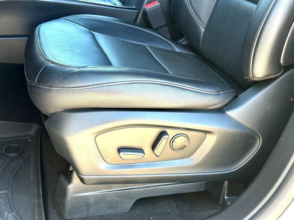 Used 2020 Ford Explorer Limited RWD image 13