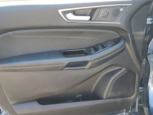 Used 2019 Ford Edge Titanium w/ Equipment Group 301A AWD/4WD image 16