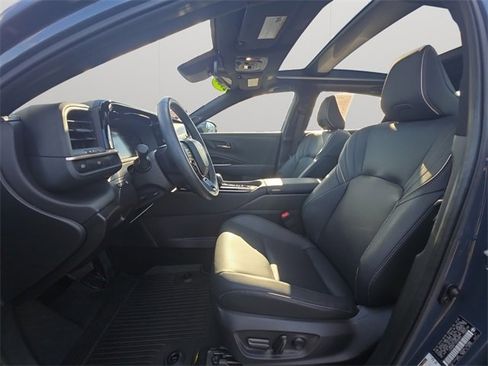 Used 2025 Toyota Crown Limited image 10