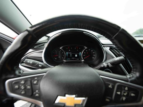 Used 2018 Chevrolet Malibu Premier w/ Premier Sun and Wheel Package FWD image 15
