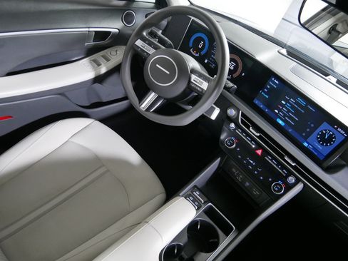 Used 2025 Hyundai Sonata SEL FWD image 9