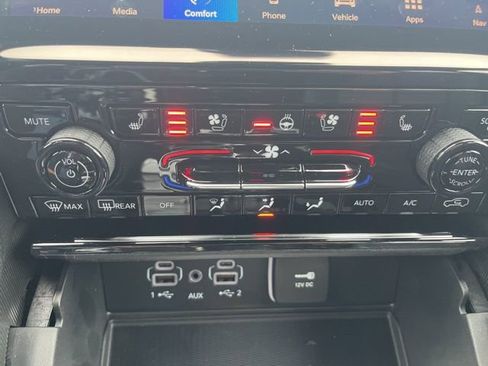 Used 2025 Jeep Grand Cherokee L Limited w/ Luxury Tech Group II image 24