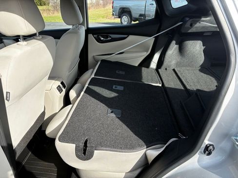 Used 2018 Nissan Rogue Sport SV w/ SV Technology Package image 41