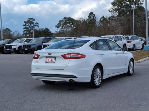 Used 2015 Ford Fusion SE image 3