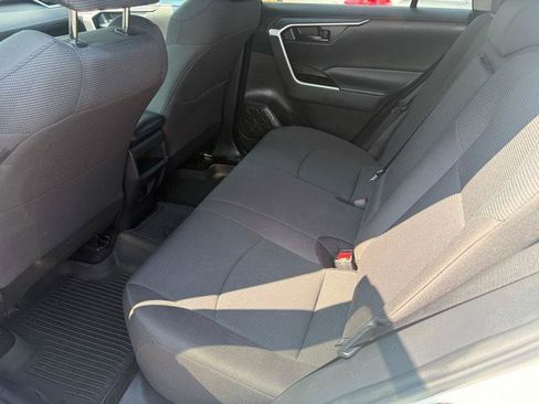 Used 2021 Toyota RAV4 LE AWD/4WD image 8