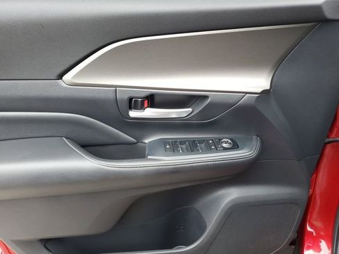 Used 2024 Toyota Grand Highlander FWD image 15