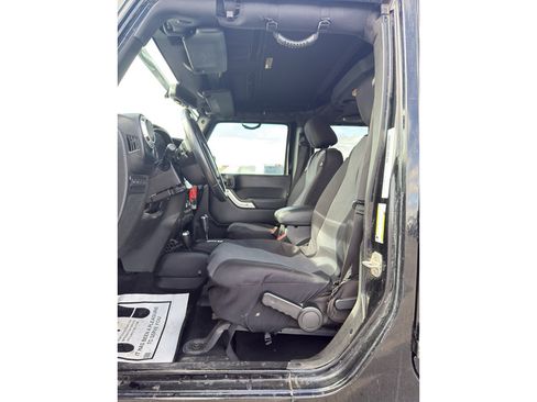 Used 2013 Jeep Wrangler Unlimited Rubicon w/ Connectivity Group image 11