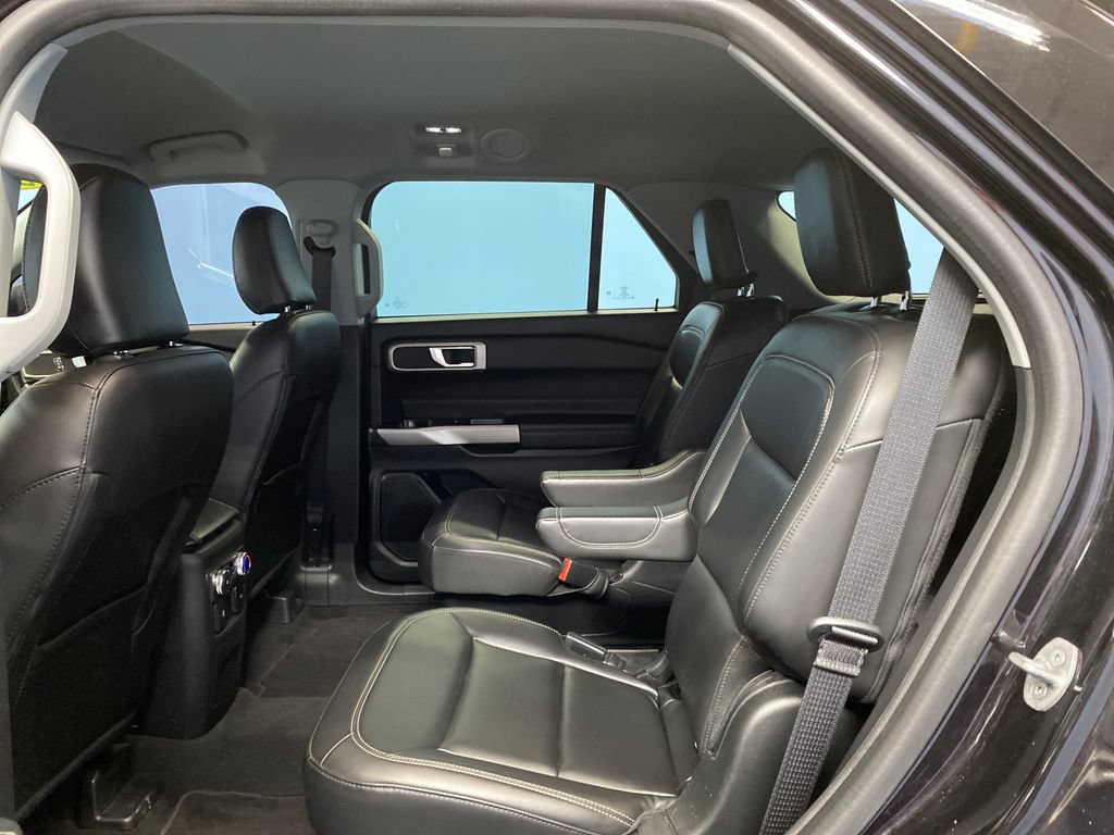 Used 2022 Ford Explorer XLT w/ Equipment Group 202A AWD/4WD image 25