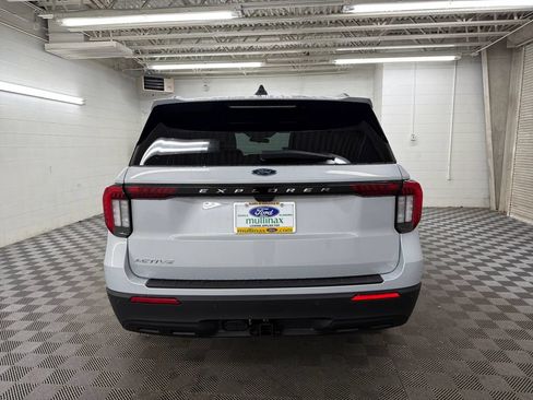 New 2026 Ford Explorer Active RWD image 8