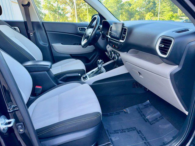 Used 2024 Hyundai Venue SEL FWD image 8