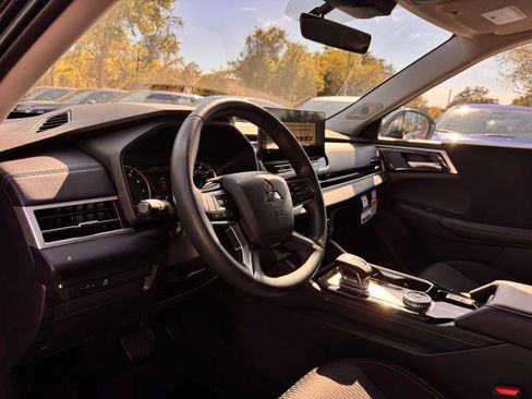 New 2026 Mitsubishi Outlander ES image 27