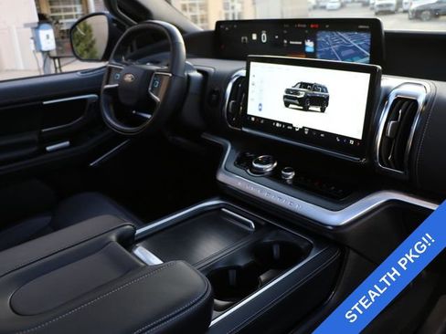 Used 2025 Ford Expedition Platinum w/ Stealth Appearance Package image 12