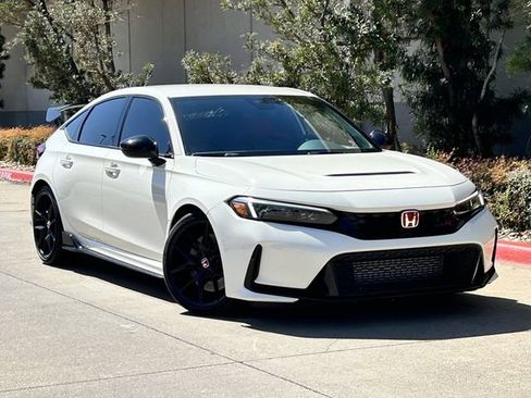 Used 2023 Honda Civic Type R image 2