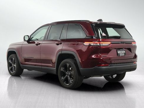 Used 2023 Jeep Grand Cherokee Altitude AWD/4WD image 3