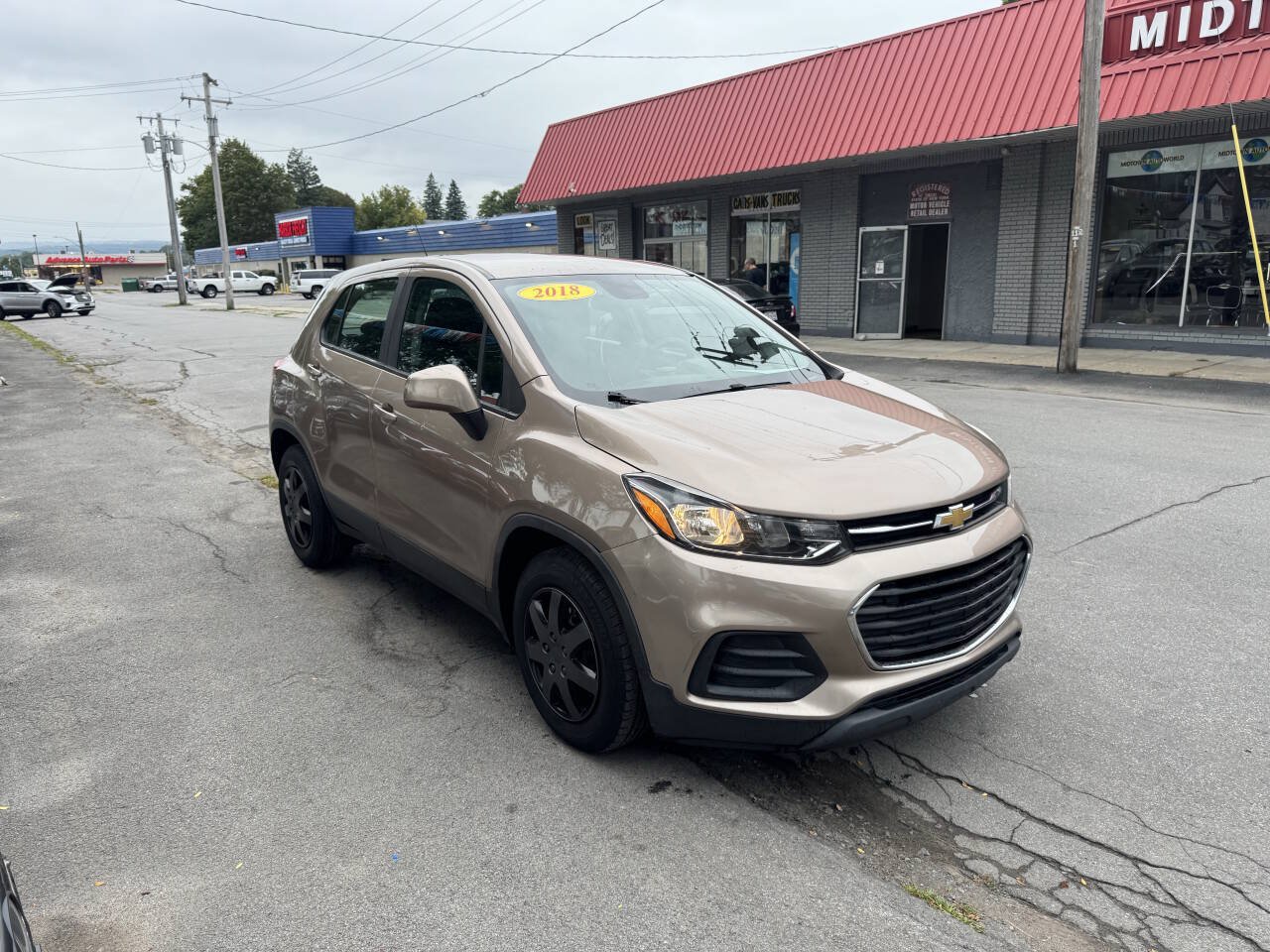 Used 2018 Chevrolet Trax LS FWD image 2