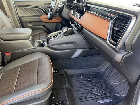 Used 2023 GMC Canyon AT4 w/ AT4 Premium Package image 19