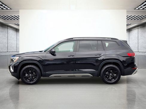 Certified 2025 Volkswagen Atlas Peak Edition SE AWD/4WD image 10